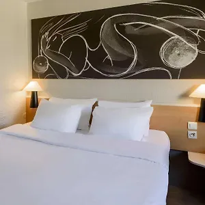Universite Hotel 3*