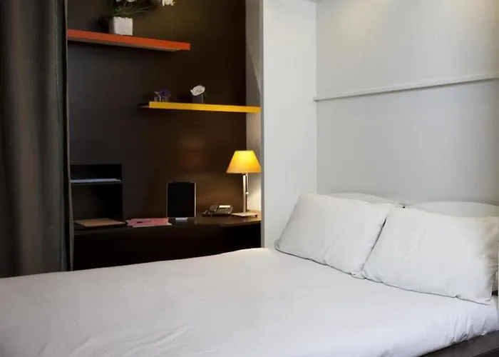 Фото At Home Appart Hotel Тулуза
