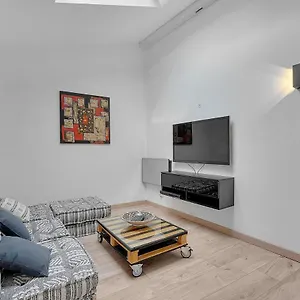 Apartment Under The Roof Ideal For 2 In Toulouse