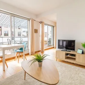 Bright Flat With Terrace - Near Train Station Apartment